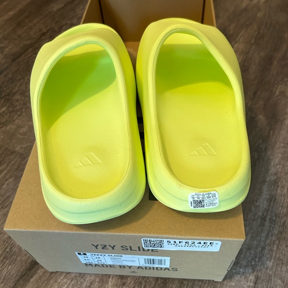 Glow Green Adidas Yeezy Slides - Picture 3 of 4